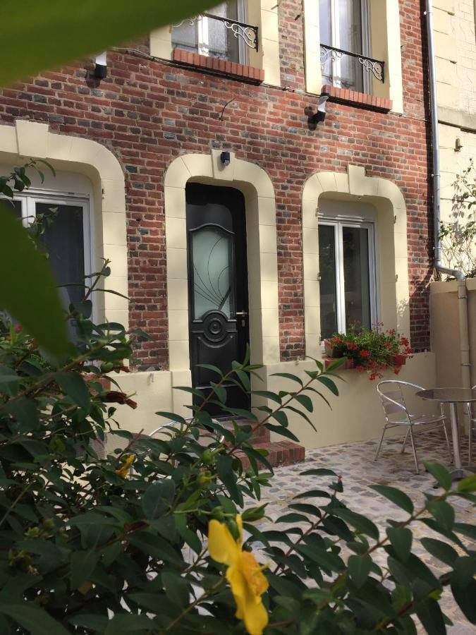 La Villa Des Remparts Лизио Екстериор снимка