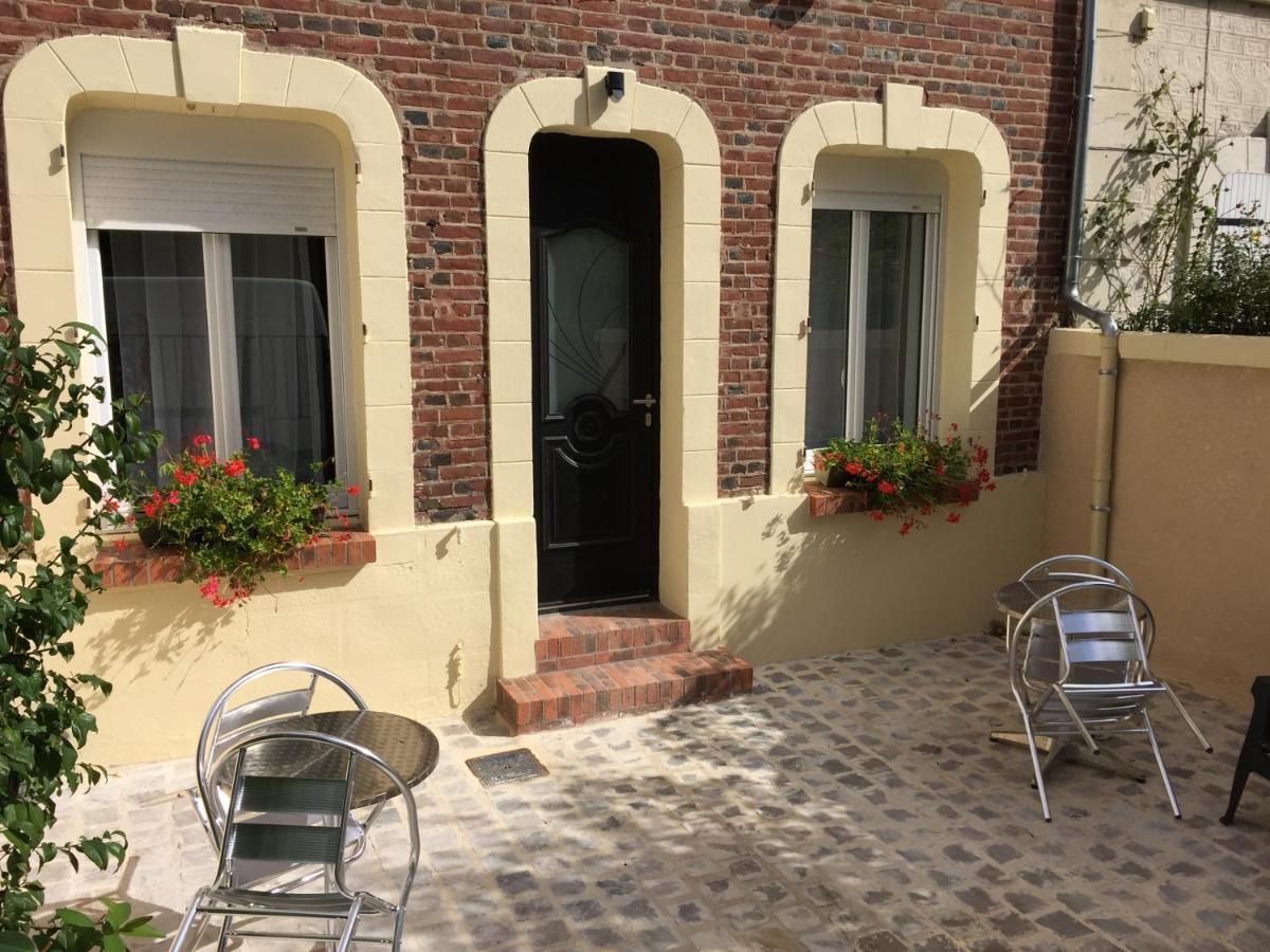 La Villa Des Remparts Лизио Екстериор снимка